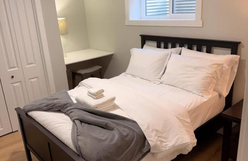 Calgary House | Modern 2BR Suite Private Entry Parking Laundry