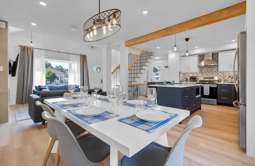 Port Weller House | Modern 3 bed house, steps from beach and minutes from wineries. Pet friendly!