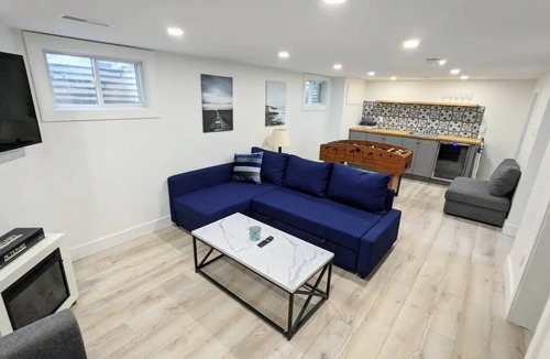 Port Weller House | Modern 3 bed house, steps from beach and minutes from wineries. Pet friendly!
