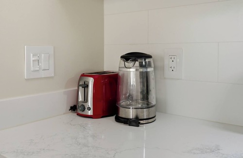 Riley Park-Little Mountain House | Modern 3BR QE Park & 7-Min Walk to SkyTrain