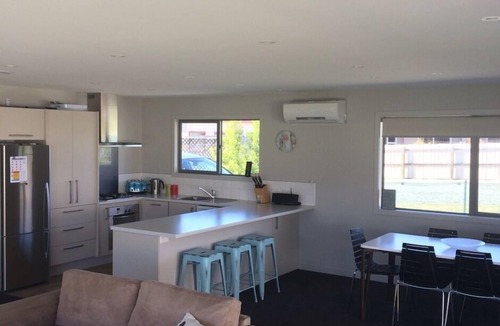 Twizel House | Modern 4 bedroom, 2 bathroom holiday home. Unlimited wifi