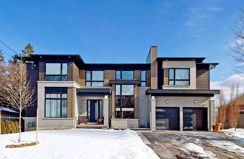 Brooklin House | Modern 4 Bedroom Home Great for Photoshoots and Small Events