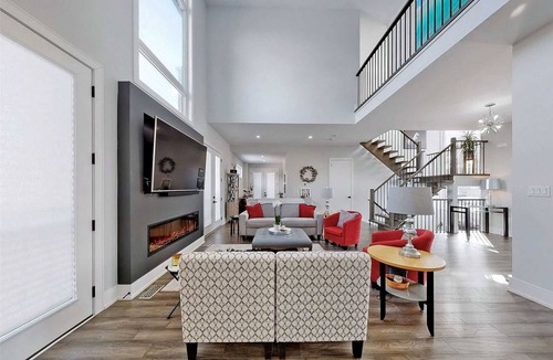 Brooklin House | Modern 4 Bedroom Home Great for Photoshoots and Small Events