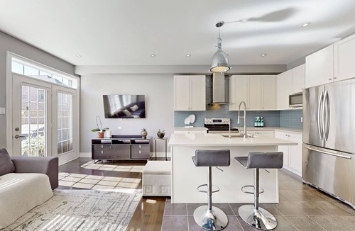 Vaughan House | Modern 4-Bedroom Townhouse – Near Wonderland, Vaughan Mills & Hospital