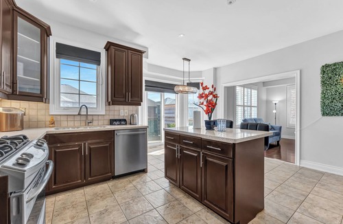 Durham Region House | Modern 4BR Retreat w/Hot Tub & Style | Central Oshawa Getaway