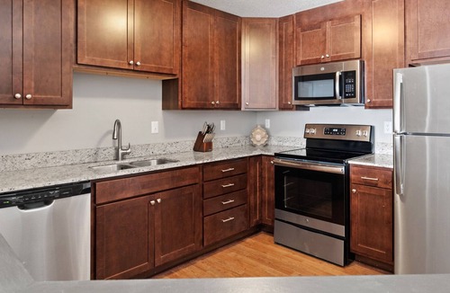 North Oaks Apartment | Modern Apartment in Prime Location (ID8291X37)