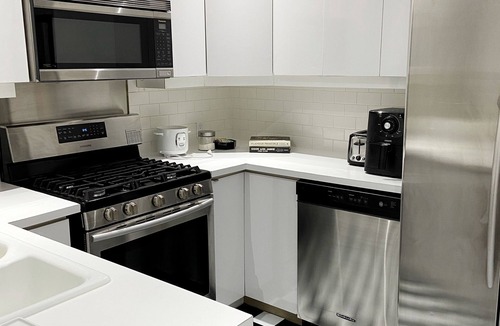 Christie Pits Apartment | Modern Apartment in the Annex in Toronto
