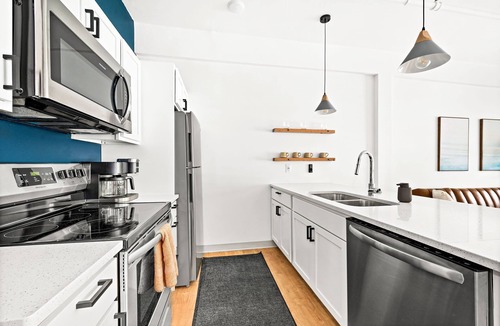 Duluth Apartment | Modern Apt w/Gym, Elevator, Coffee Shop | 322