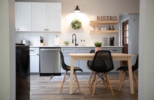 Highland House | Modern Boho Bungalow - Near MOA