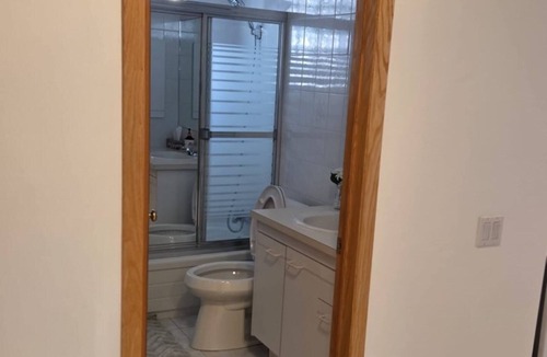 Oakridge House | Modern Calgary Home and 3BR w/4 Beds Near Downtown