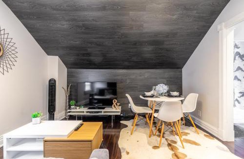 Parkdale Apartment | Modern City Suite with Rooftop Patios