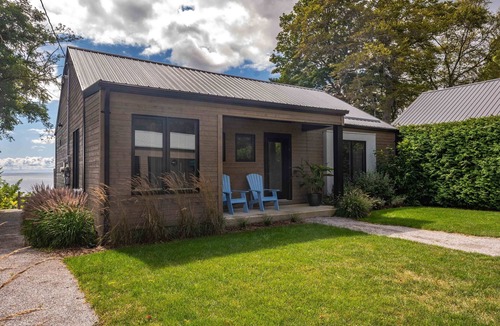 Port Dover Cottage | Modern Cottage on the Lake - Amazing Views!