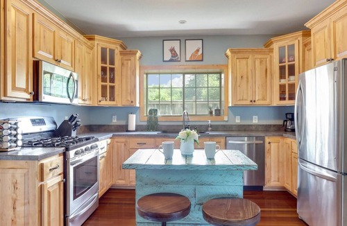 Crosby House | Modern & cozy - sleeps 12! Right at Trailhead