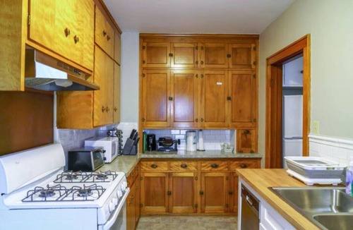 Northrop House | Modern, Cozy unit - Great Location