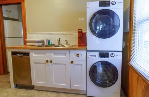 Northrop House | Modern, Cozy unit - Great Location