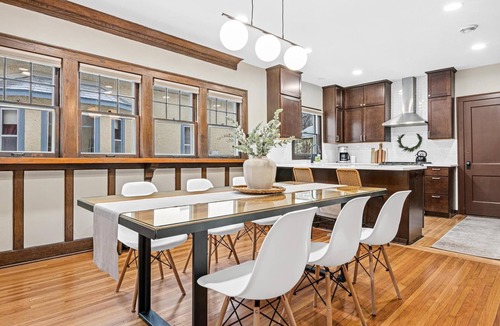 East Harriet Apartment | Modern Craftsman - East Harriet - 3 min to Lakes