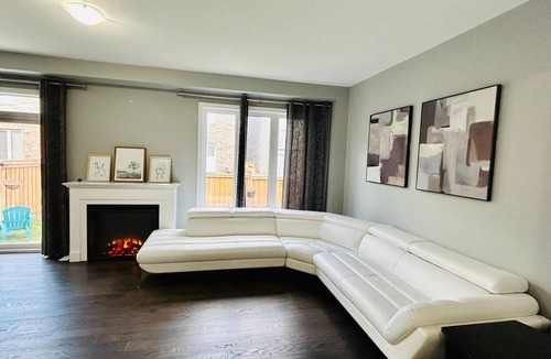 Brampton House | Modern Detached Home | Spacious, Private & Family Friendly