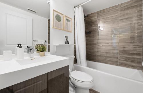 Garden District Apartment | Modern DT Condo Patio Walk Everywhere