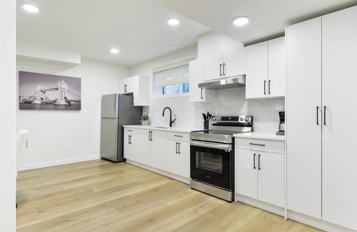 Southeast Edmonton Apartment | Modern & Elegant Executive Suite near Refinery Row. Office Desk + Kitchen