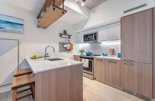 West Don Lands Condo | Modern Family Friendly Condo 3 BDRM/2 BA + Sofa bed + BBQ