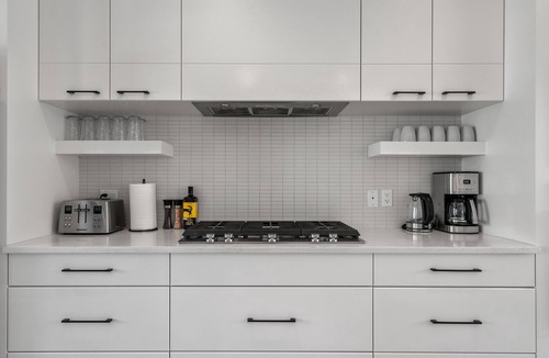 Killarney House | Modern family-sized house close to 17th Ave and downtown