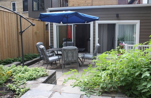 The Beaches House | Modern in quiet residential street 7 minutes walk to the boardwalk Lake Ontario