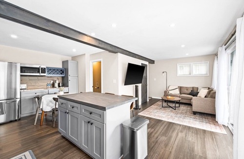 Duluth House | Modern Lakefront house, steps away from water's edge and Island Lake fishing