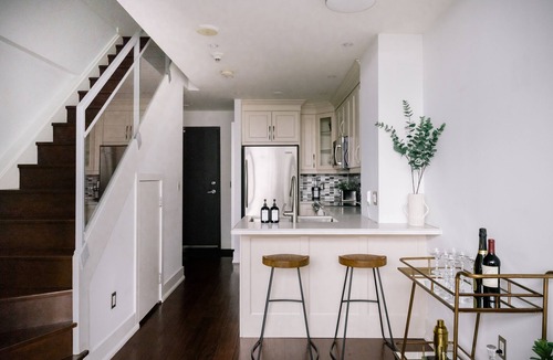 Bathurst Quay Apartment | Modern Lakefront Loft | Sunset Balcony