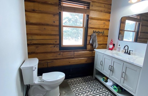 Aitkin Cabin | Modern Log Home on 114 Acres