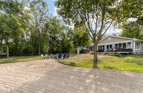 Jordan House | Modern Luxury 3bd Lake Home - Beach + Hottub .5 Miles to Mystic Lake Casino