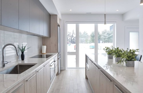 Gravenhurst House | Modern Luxury Resort Villa on Muskoka Bay Golf Course - 5 min from Lake Muskoka!