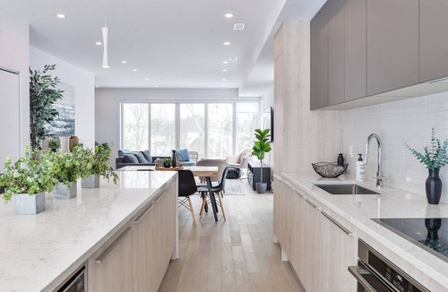 Gravenhurst House | Modern Luxury Resort Villa on Muskoka Bay Golf Course - 5 min from Lake Muskoka!