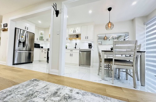 Meadowvale Village House | Modern Mississauga home near airport with 2 parking spots, patio, & dining space