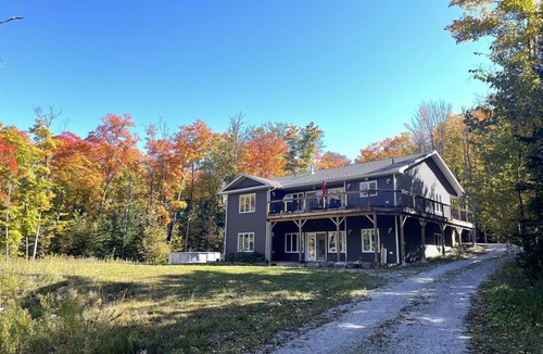 Haliburton House | Modern Mountain House in the Heart of Haliburton, Mins to Lake