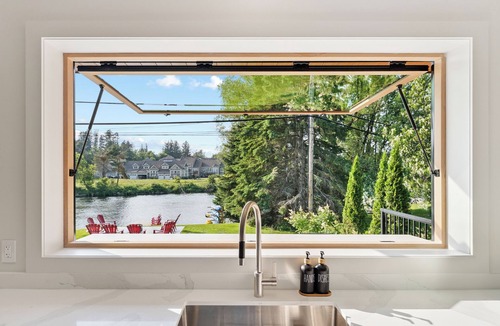 Bracebridge House | Modern Muskoka River Retreat