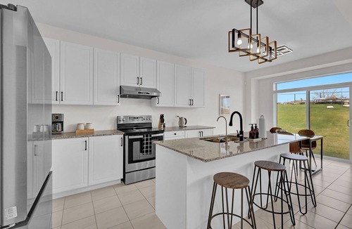 Pickering House | Modern Nest - 4 BR House, 5 Beds, 2.5 Baths, 3 Park