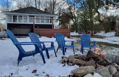 Scugog Cabin | Modern Peaceful Lakefront Cabin
