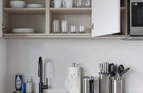 The Queensway Apartment | Modern Queensway Studio | Fast Transit Access