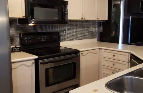 Meadowvale Village House | Modern - Quiet - Classy - Safe