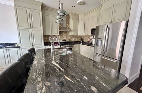 Brampton House | Modern Retreat ~ Fully Equipped ~ Patio ~ Brampton