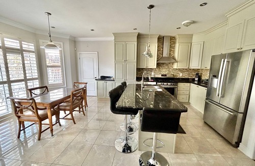 Brampton House | Modern Retreat ~ Fully Equipped ~ Patio ~ Brampton