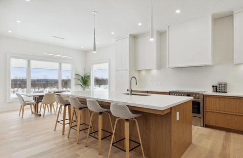 Georgian Bluffs House | Modern & Spacious Cobble Beach Golf Retreat