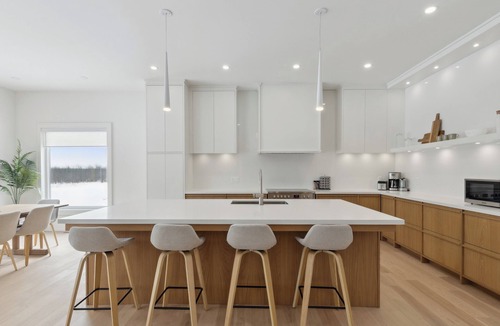 Georgian Bluffs House | Modern & Spacious Cobble Beach Golf Retreat