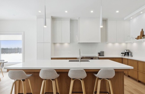 Georgian Bluffs House | Modern & Spacious Cobble Beach Golf Retreat