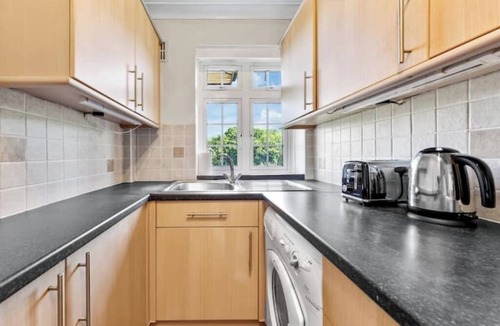 Hanger Hill Apartment | *Modern Spacious studio flat in Ealing*
