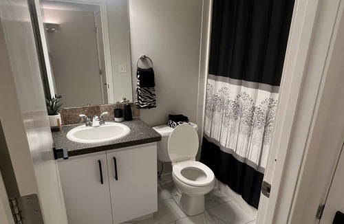 Red Deer House | Modern spacious suite, south end, pet friendly!