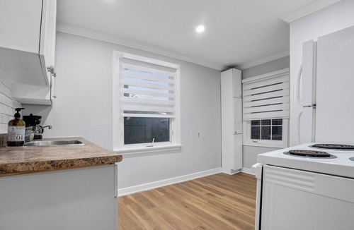 Peterborough Apartment | Modern Stay w/King Bed, 5 Mins to Hospital