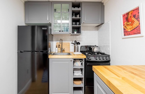 Kingston Apartment | Modern Studio in Downtown Kingston