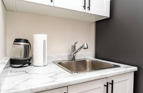 Oakville Apartment | Modern & Stylish Studio in Oakville!