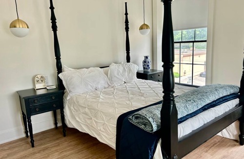 Port Hope Apartment | Modern Suite on the River